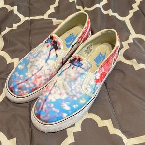 Nike floral low